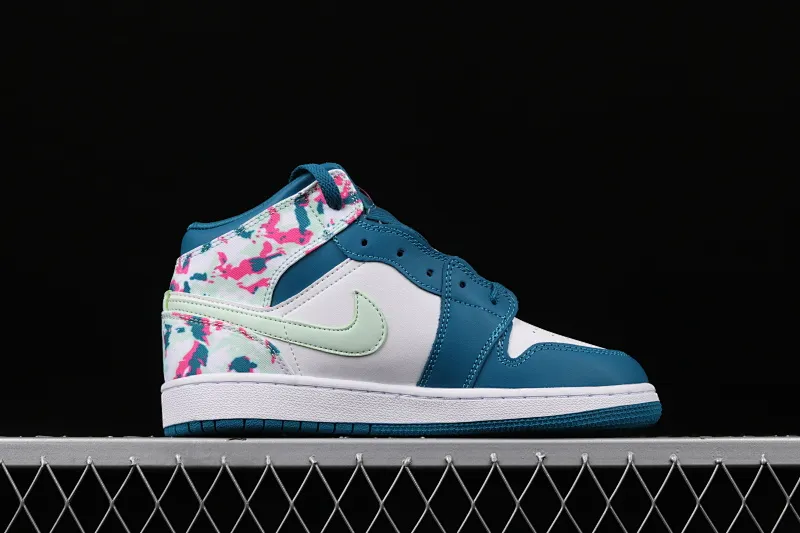 All categories Air Jordan Jordan series basketball shoes Air Jordan 1 Mid Air Jordan 1 Mid AJ1 Joe 1 mid-top cultural basketball shoes 555112-300